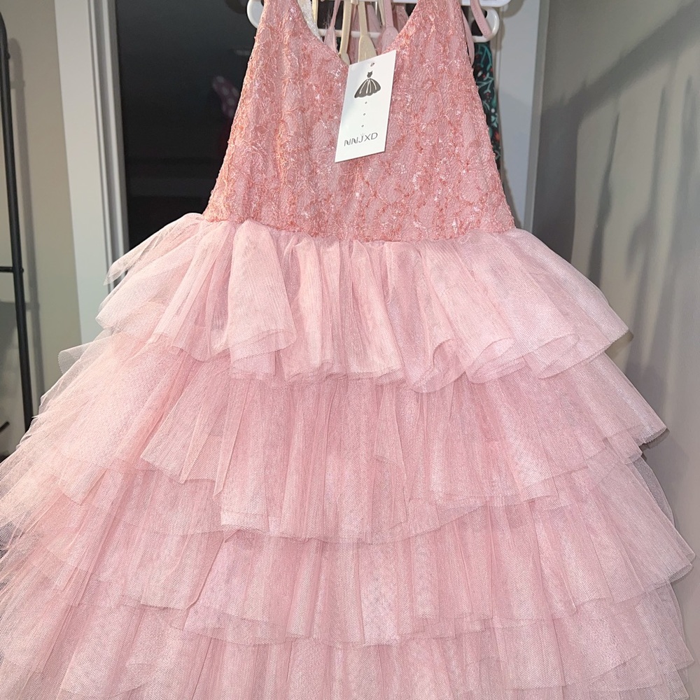 New Kids dresses. Two colors Available 3,4,5,6 years.😉